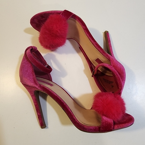 FOREVER 21 Faux Fur Pink Velvet Strappy Heels Pom Pom size 7 - Picture 3 of 13